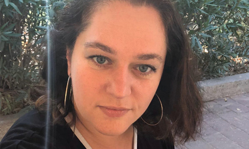 עוזרת מנכ"ל - קאטי סורשר סמית
